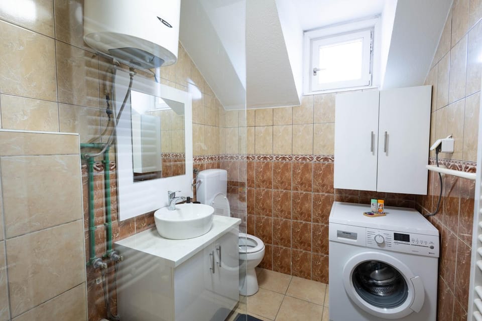 Toilet, Bathroom, washing machine