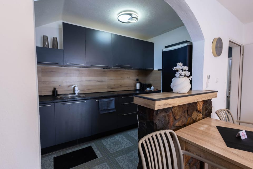 Seating area, kitchen