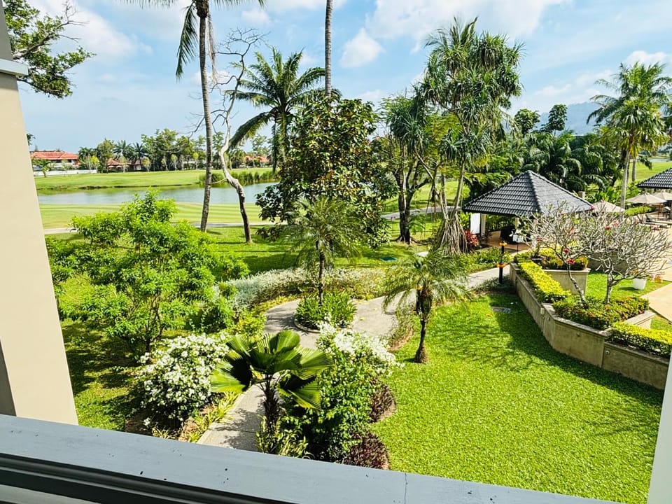 Allamanda 2 golf course apartment in Laguna Apartment in Choeng Thale
