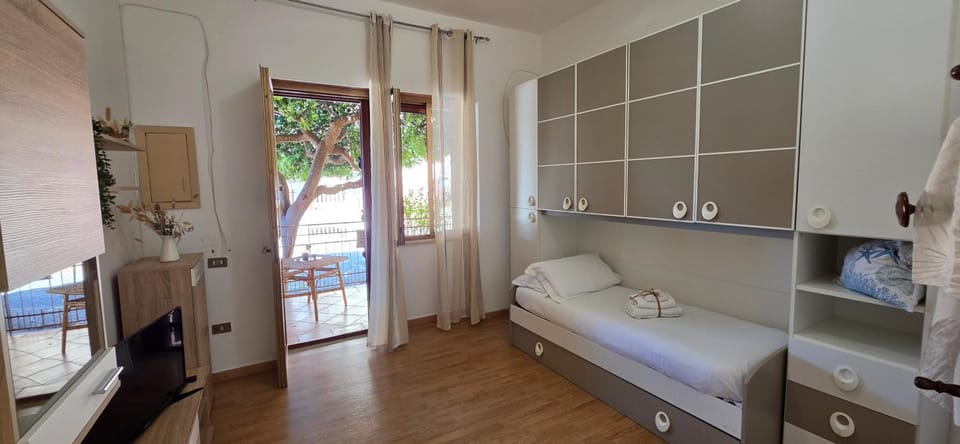 Bed, Living room, Bedroom