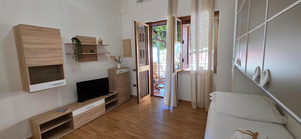 Bed, Living room, Bedroom