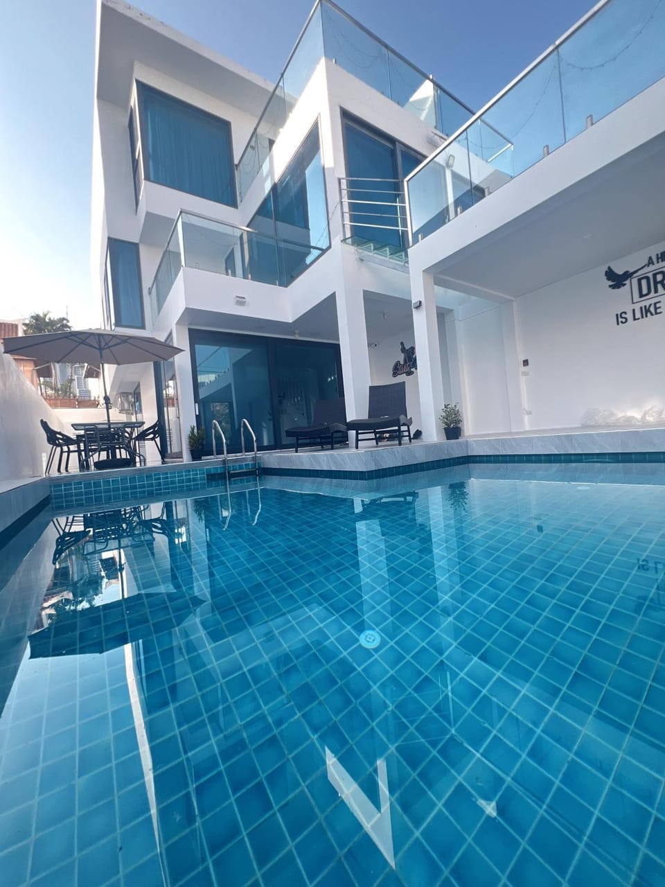 modern pool villa 5 minutes to walking street & beach Bed and Breakfast in Pattaya City