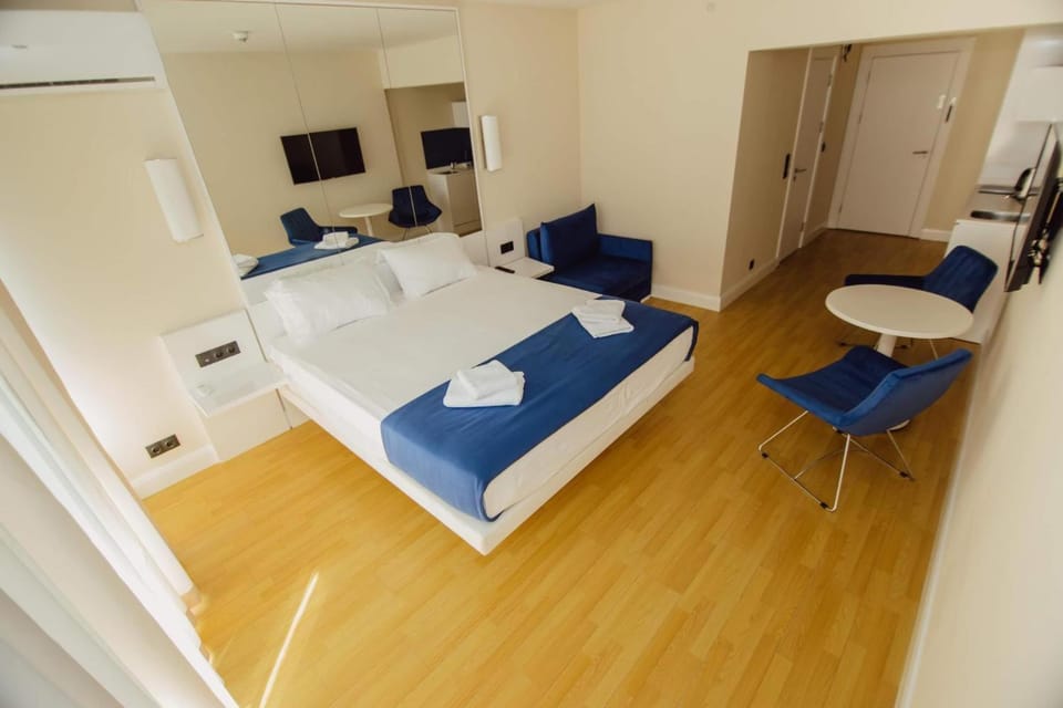 Communal lounge/ TV room, Bed, TV and multimedia, Living room, Photo of the whole room, Seating area, Evening entertainment, Bedroom, hair dresser, air conditioner