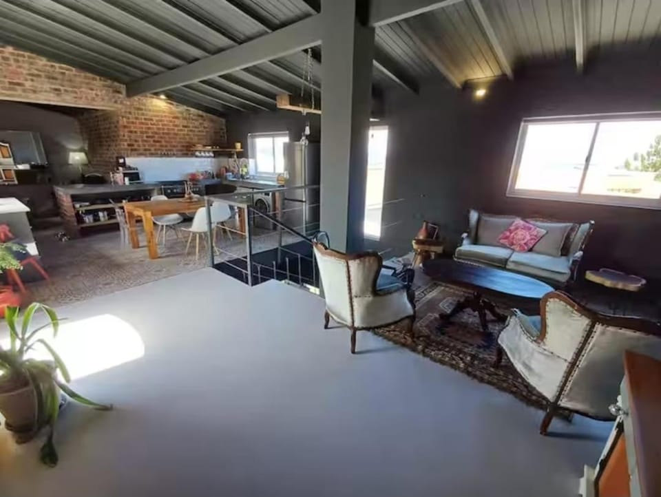 Luxurious and spacious 2 level apartment Apartment in Cape Town