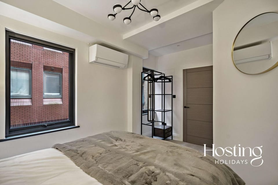 Bed, Photo of the whole room, Bedroom, air conditioner