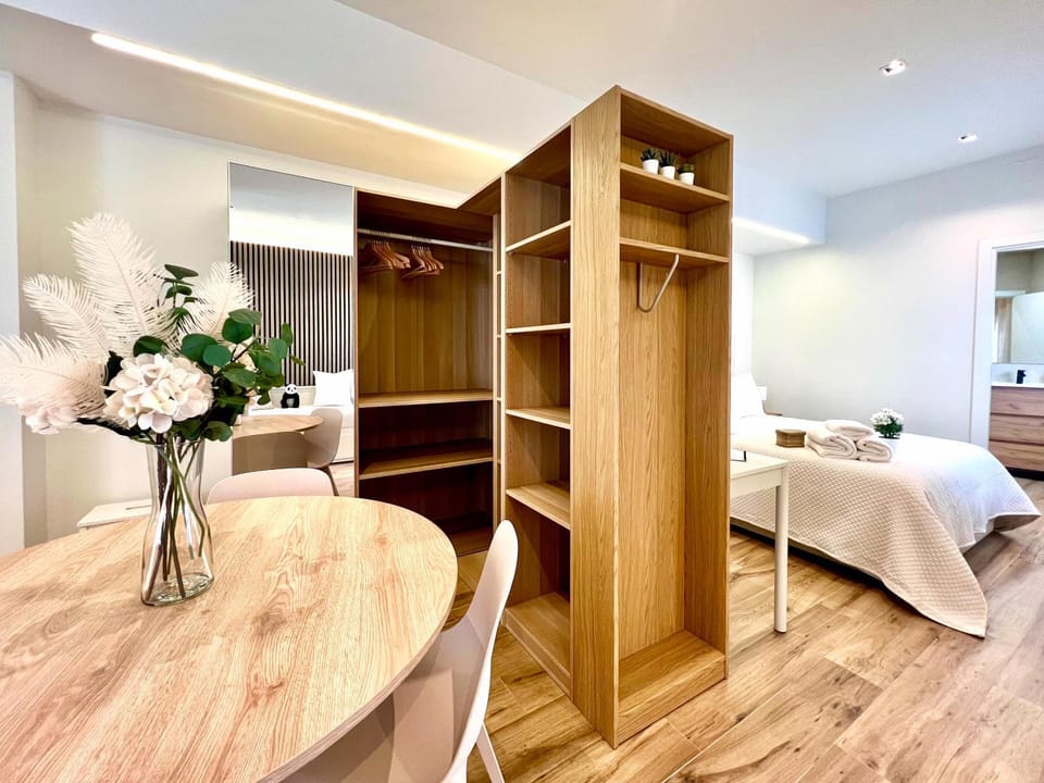 Bed, Dining area, wardrobe
