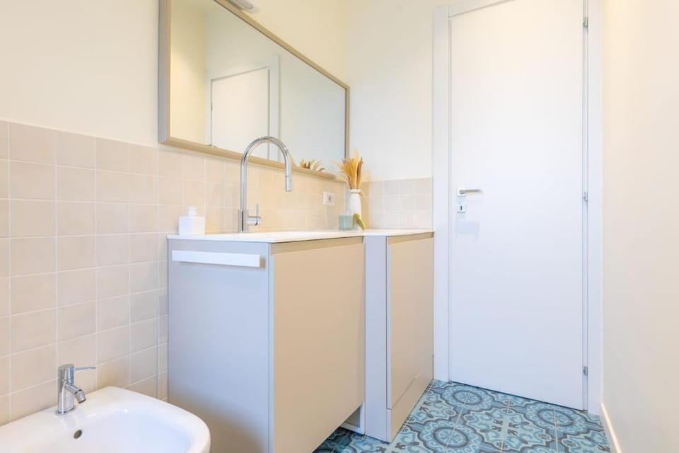 Spacious and bright 2bdr, 2 bathrooms Apartment in Milan