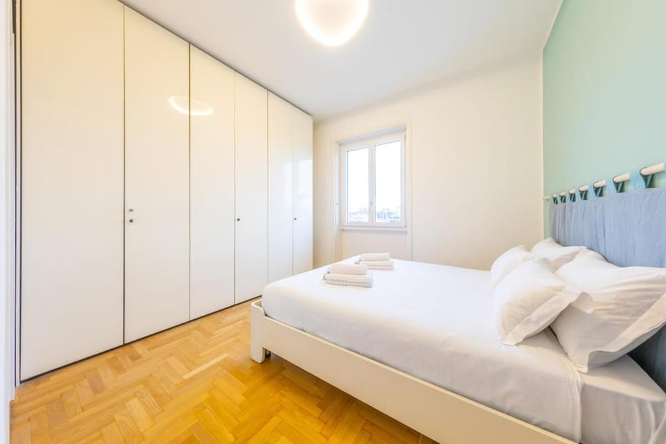 Spacious and bright 2bdr, 2 bathrooms Apartment in Milan