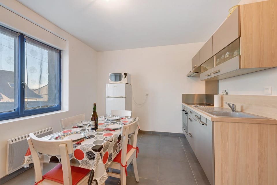 Property building, Kitchen or kitchenette, Living room