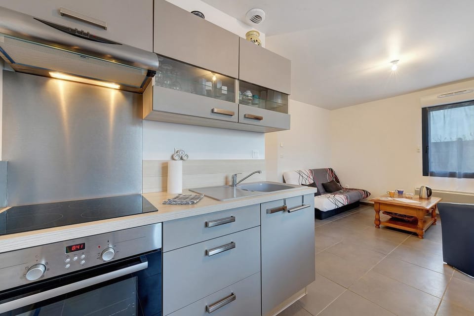 Property building, Kitchen or kitchenette, Living room