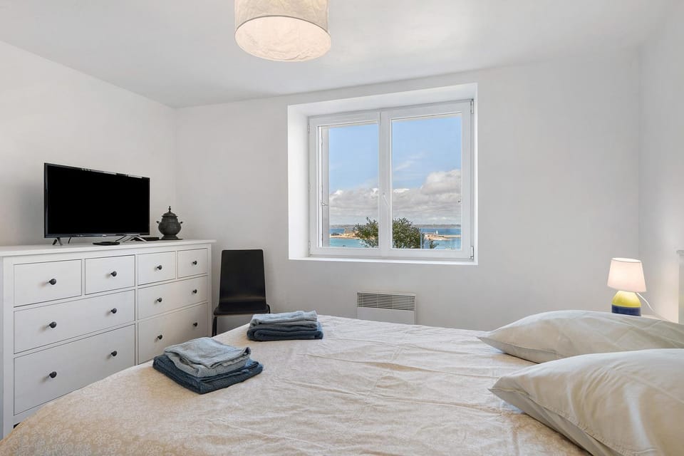 Living room, Bedroom