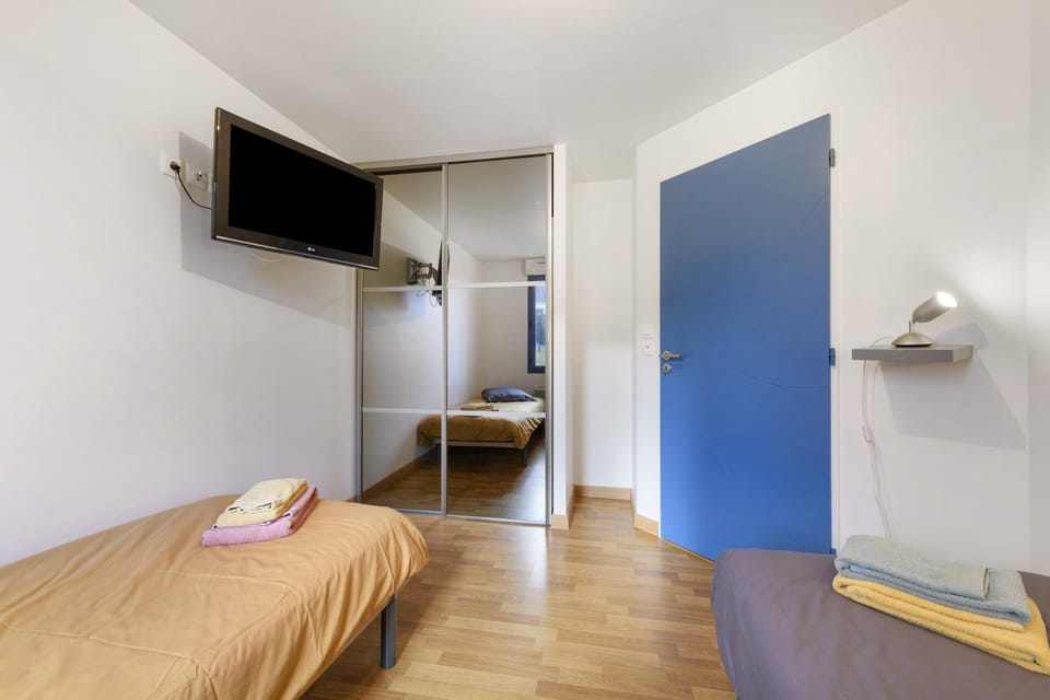 Property building, Living room, Bedroom