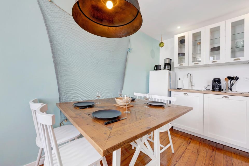 Property building, Kitchen or kitchenette, Living room