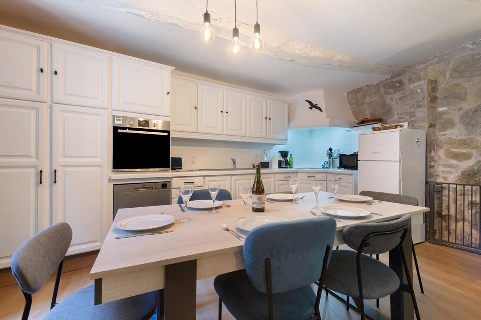 Property building, Kitchen or kitchenette, Living room