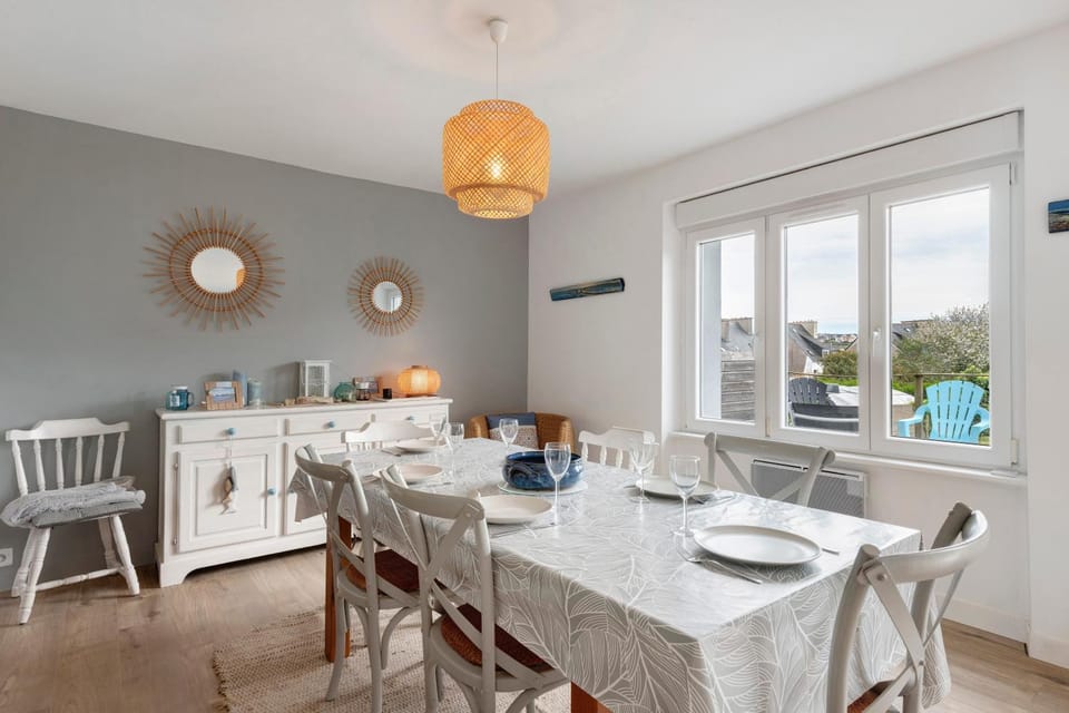 Property building, Kitchen or kitchenette, Living room
