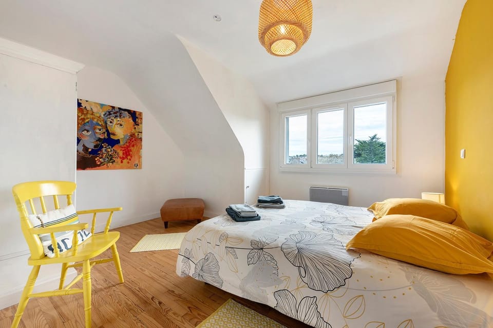Property building, Living room, Bedroom