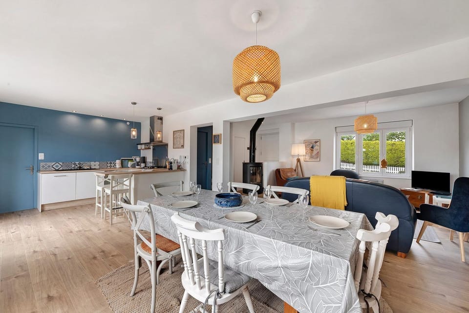 Property building, Kitchen or kitchenette, Living room