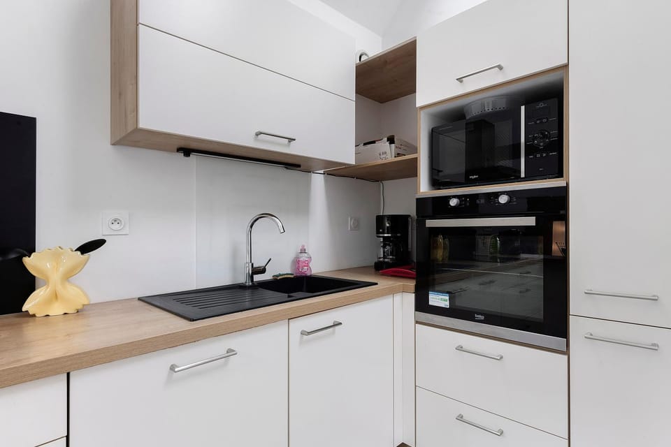 Kitchen or kitchenette, Living room