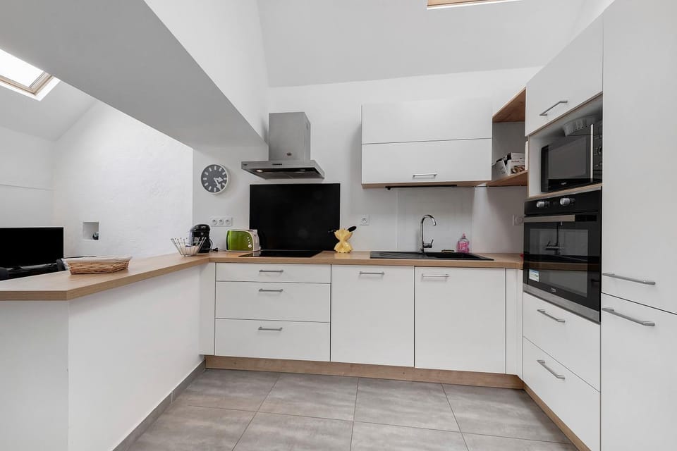 Kitchen or kitchenette, Living room