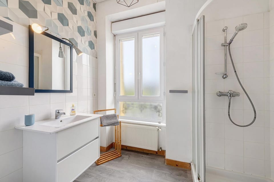 Bathroom, Living room