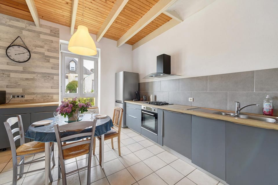Property building, Kitchen or kitchenette, Living room
