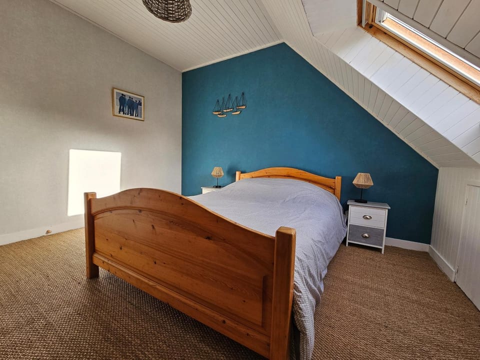 Property building, Living room, Bedroom