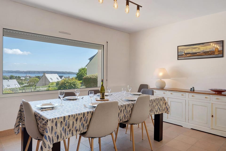 Maison sur les hauteurs de Camaret, House in Finistere