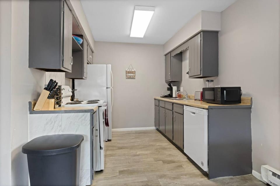 Cozy2bd Aurora Chgolnd Freeparkg Sleeps6 FreeWI-FI Apartment in Aurora