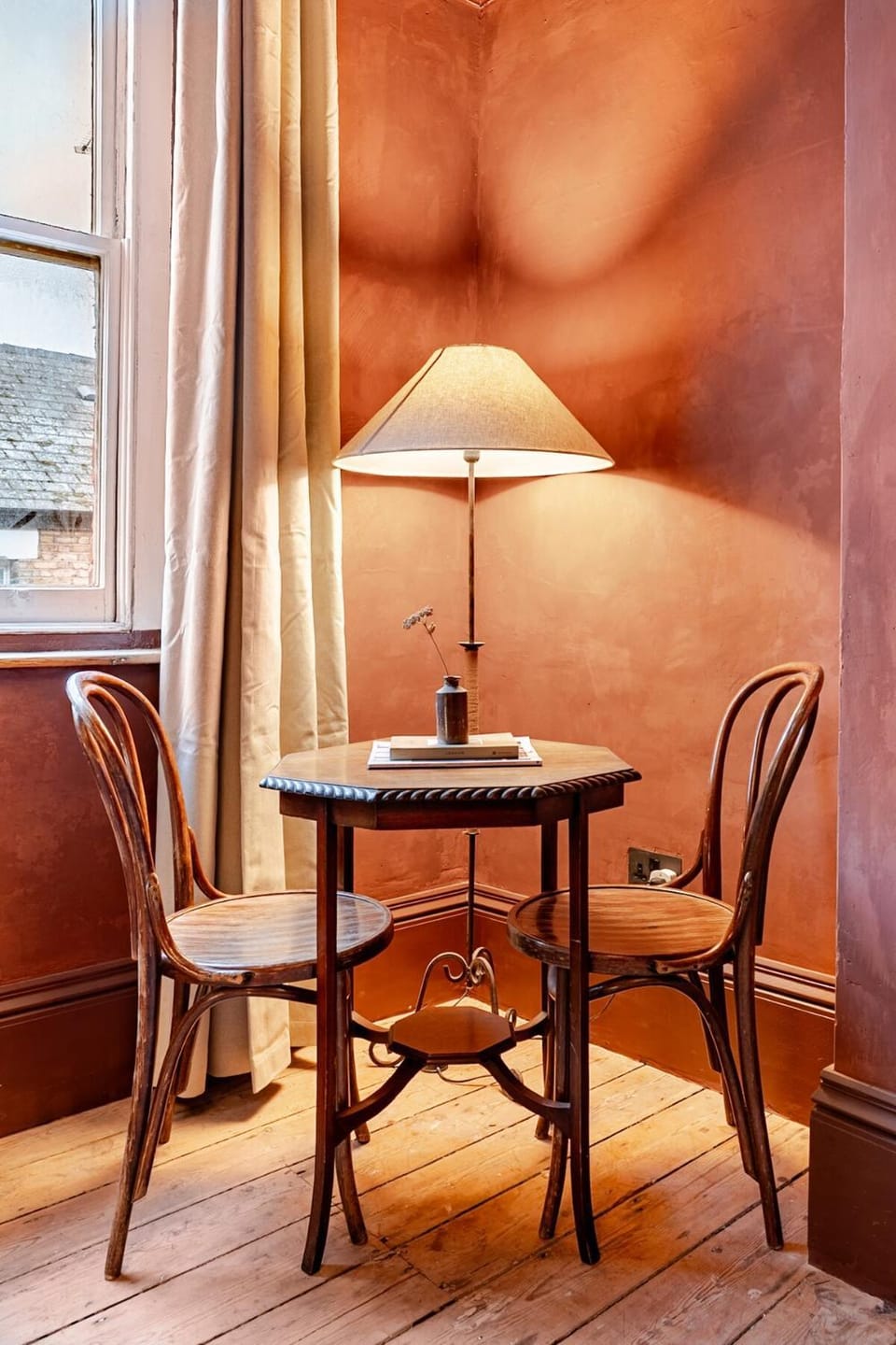 Stylish Spitalfields Hideaway Apartment in London