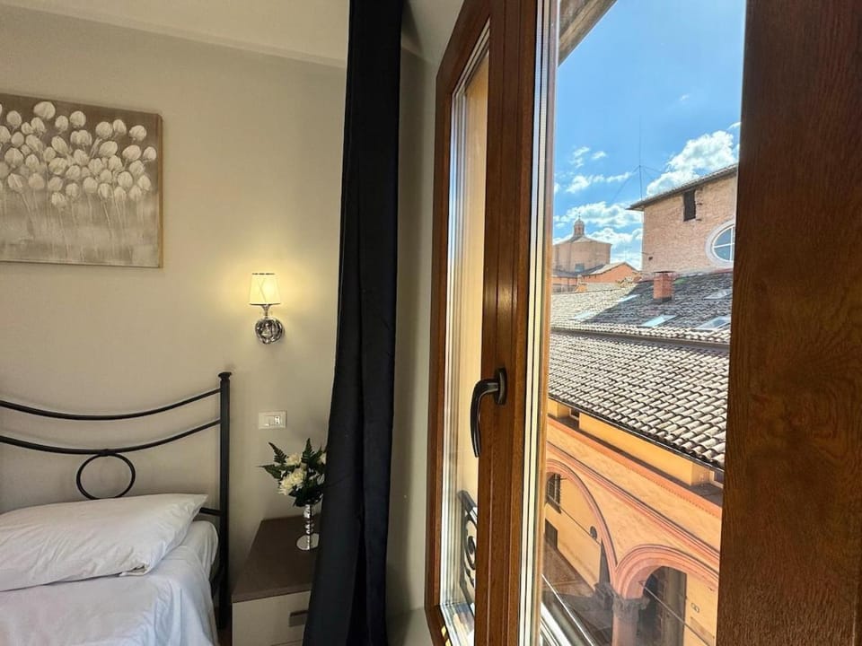 Bed, View (from property/room), Photo of the whole room, Bedroom