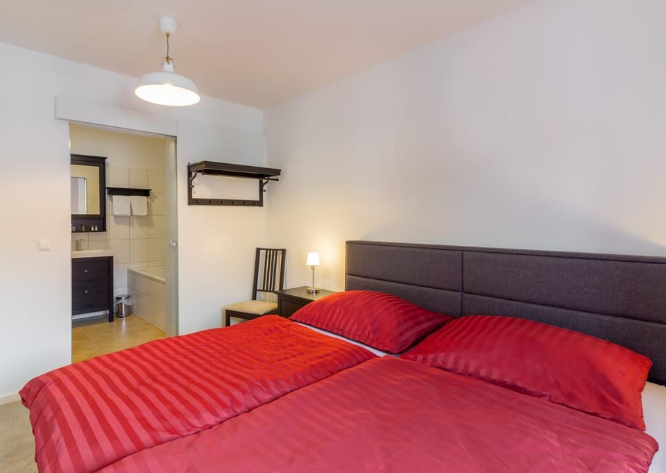 Bed, Photo of the whole room, Bedroom, Quiet street view