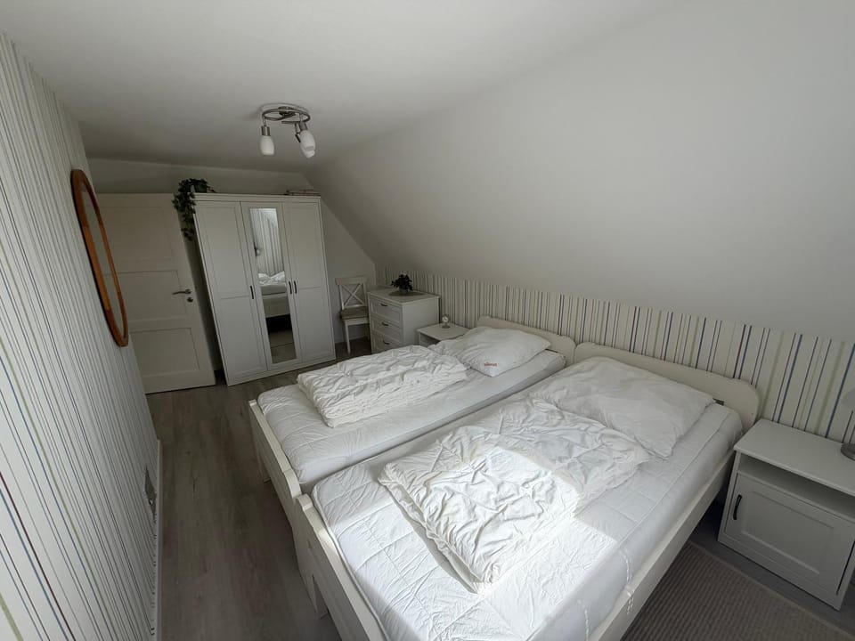 Bed, Photo of the whole room, Bedroom, wardrobe