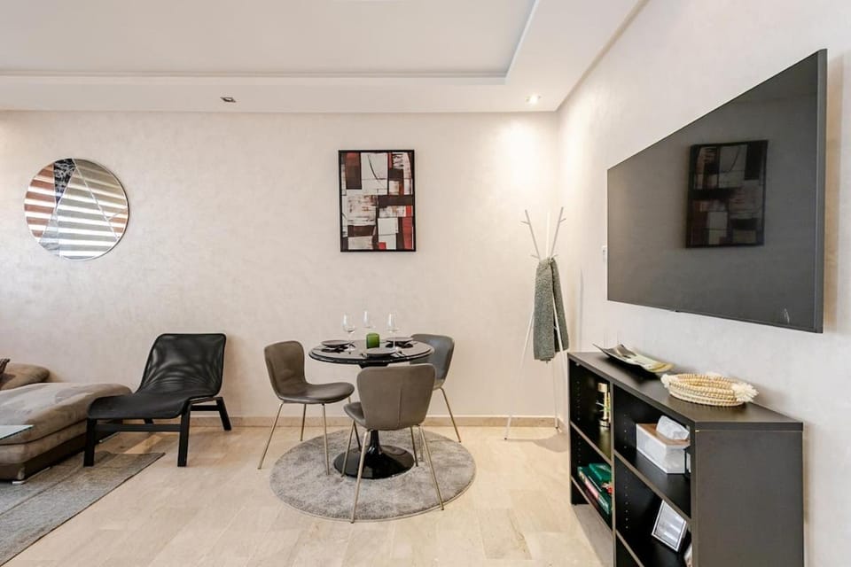 Modern Central & Cozy - Fast Wi-Fi & TV Apartment in Casablanca