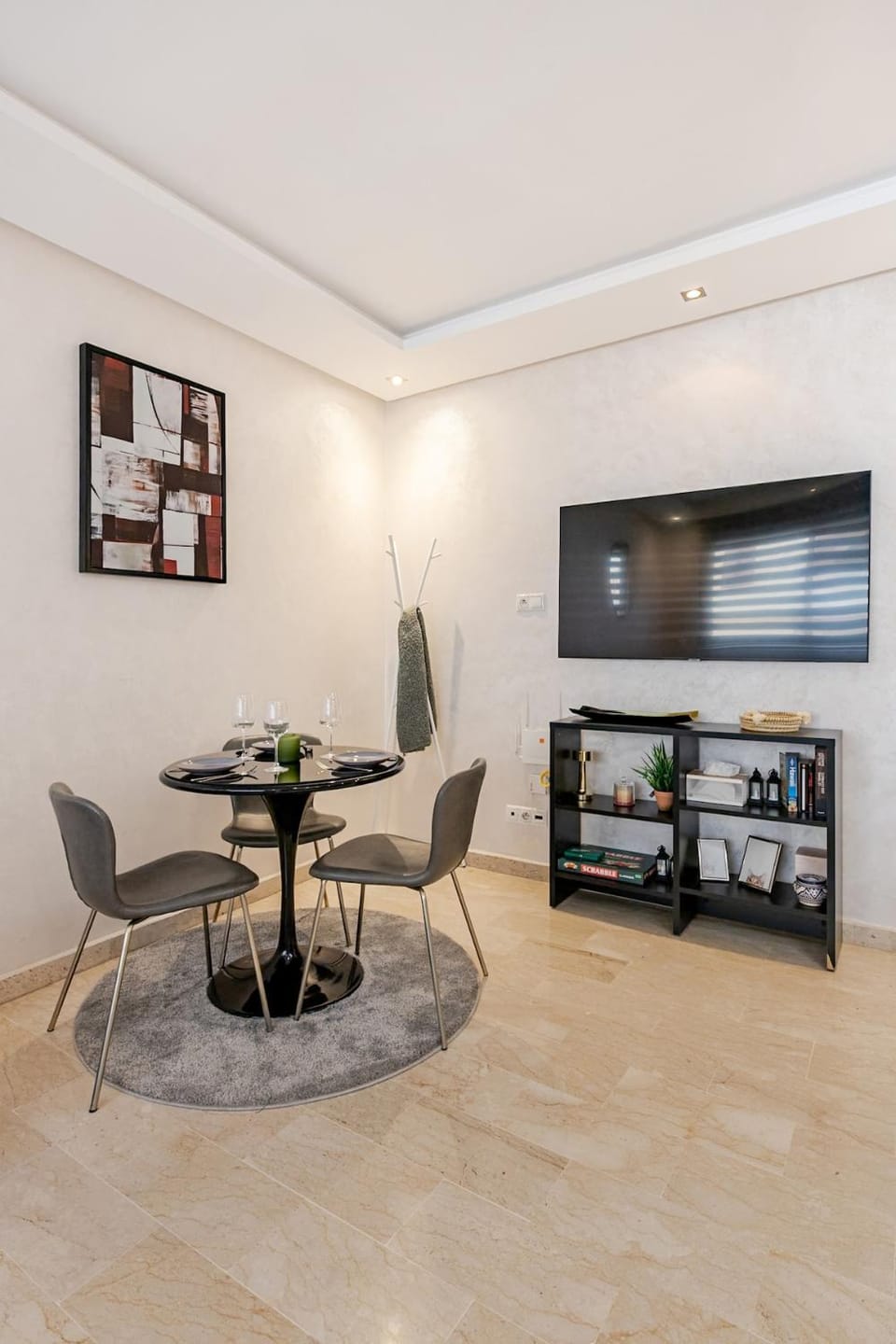 Modern Central & Cozy - Fast Wi-Fi & TV Apartment in Casablanca