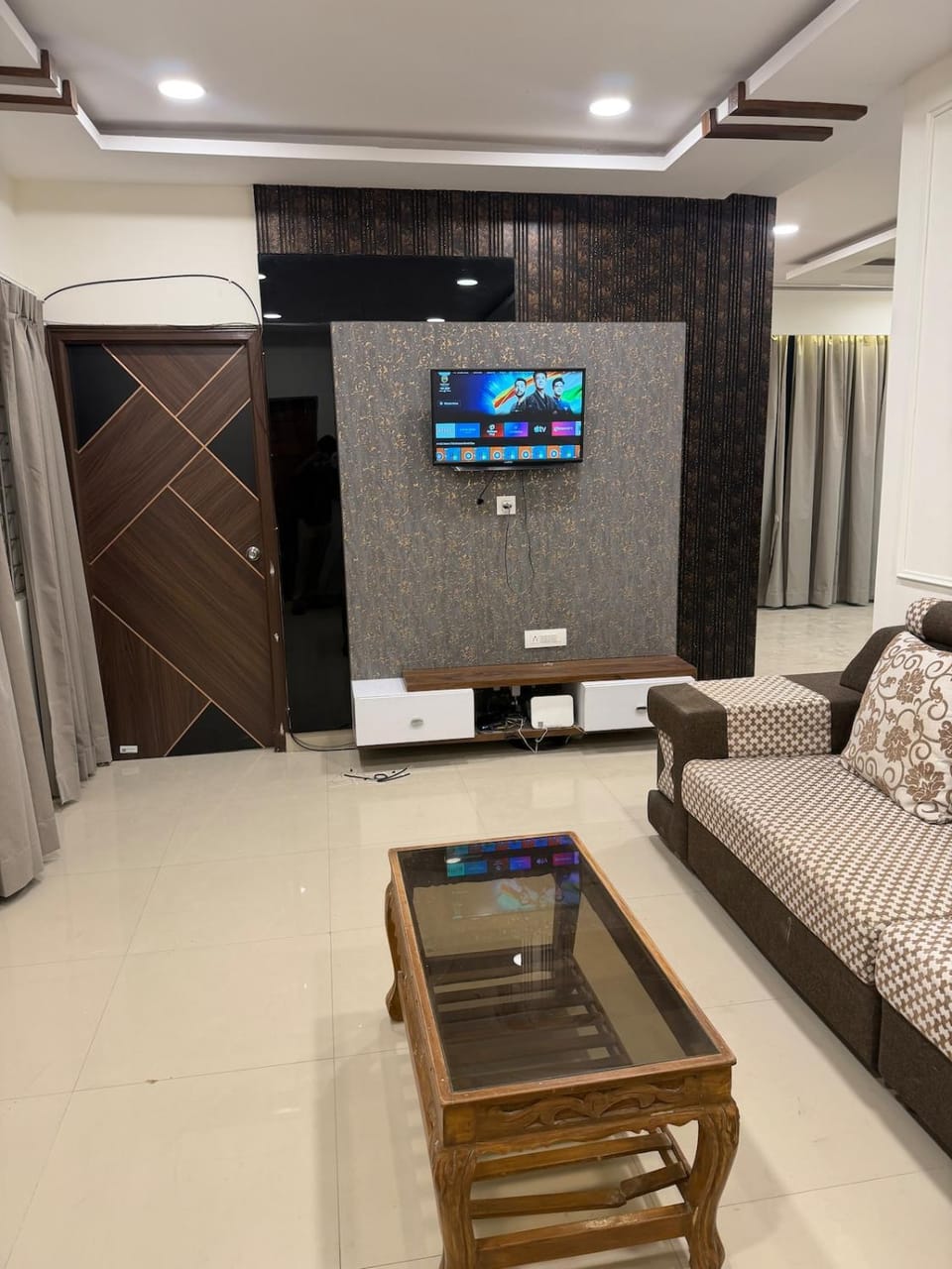 Communal lounge/ TV room, TV and multimedia, Living room, Seating area, Evening entertainment