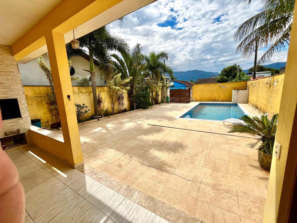 Casa da Paz House in Bertioga