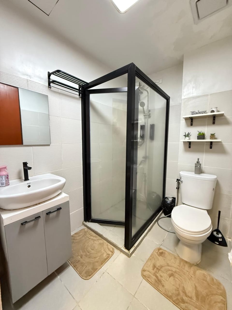 Shower, Toilet, Bathroom