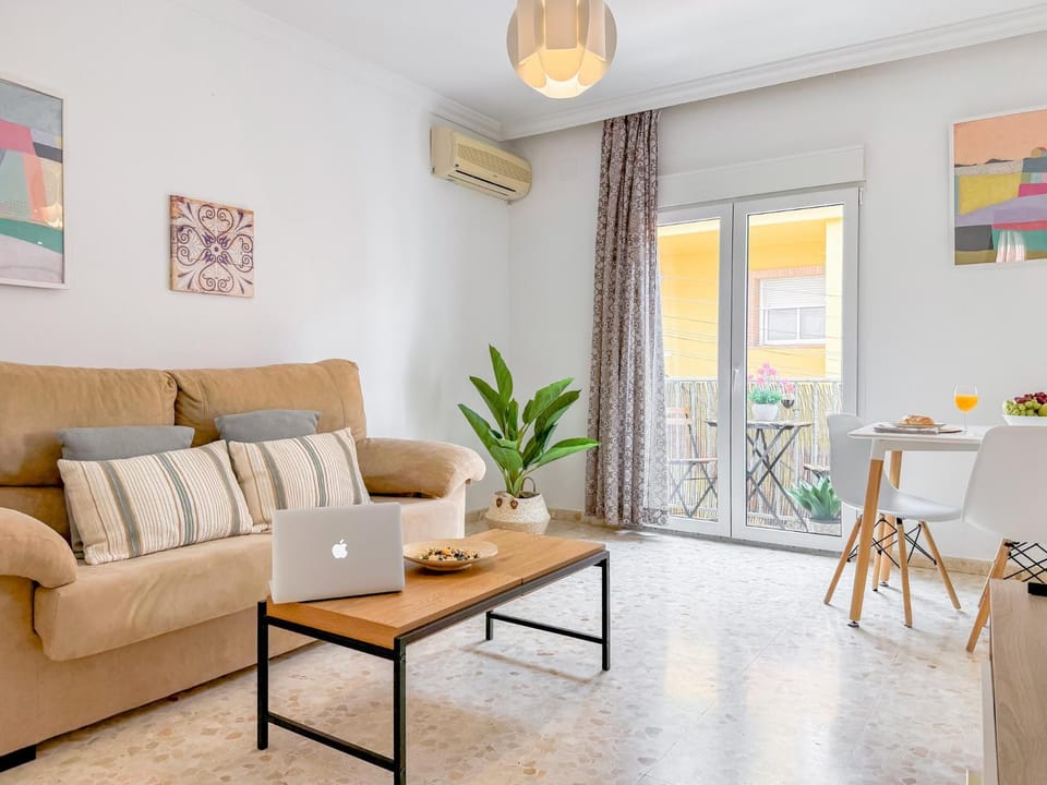 Living room, Seating area, Dining area, air conditioner