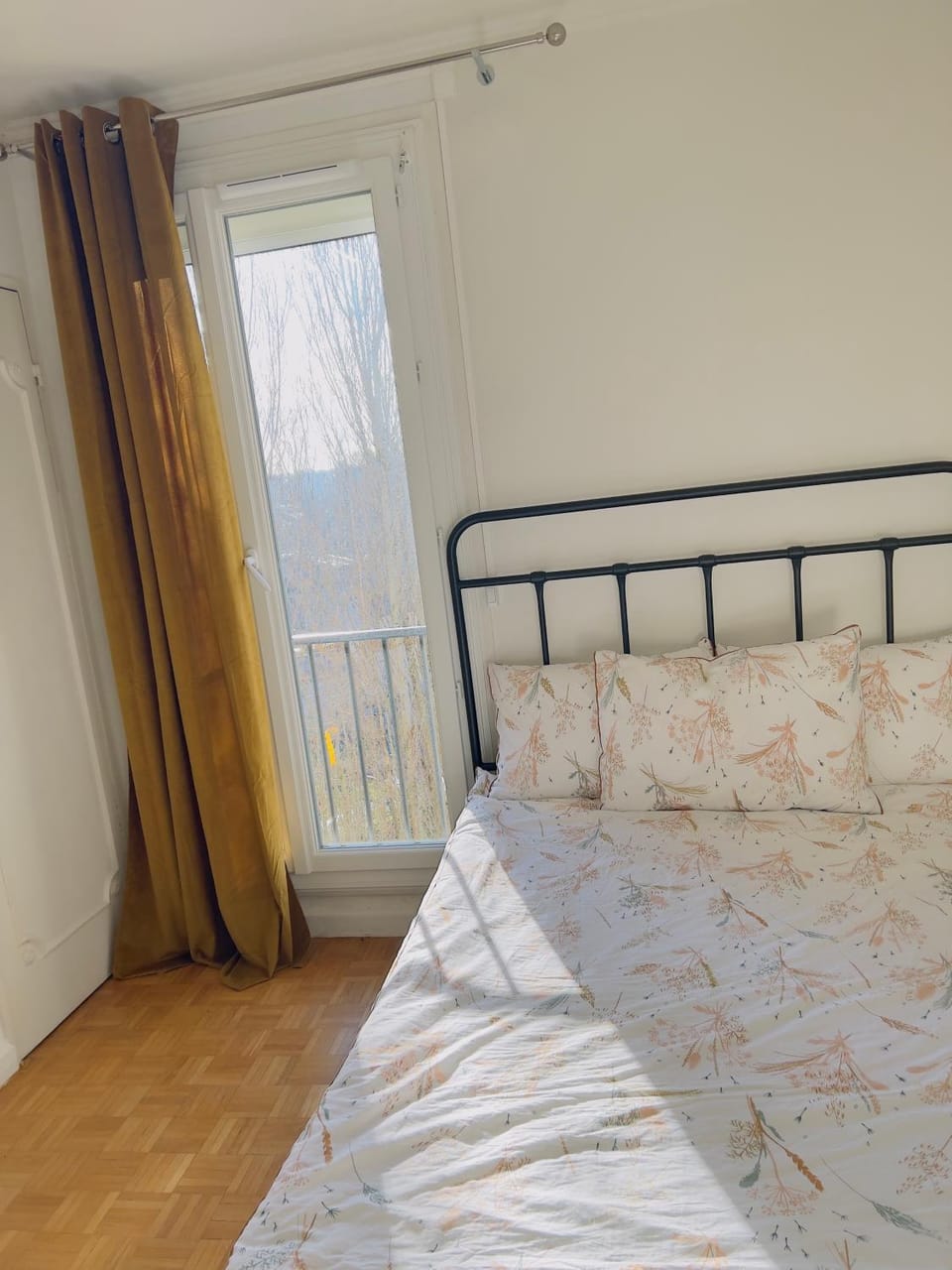 Chambre chelles près de Paris Est Bed and Breakfast in Chelles