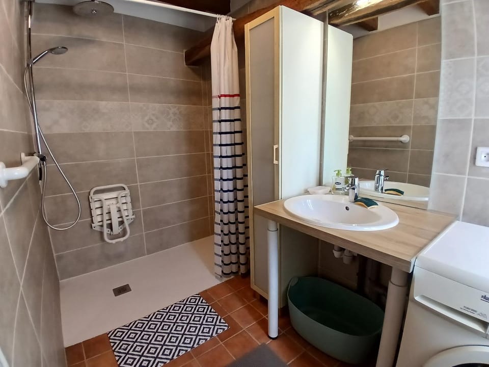 Bathroom, washing machine
