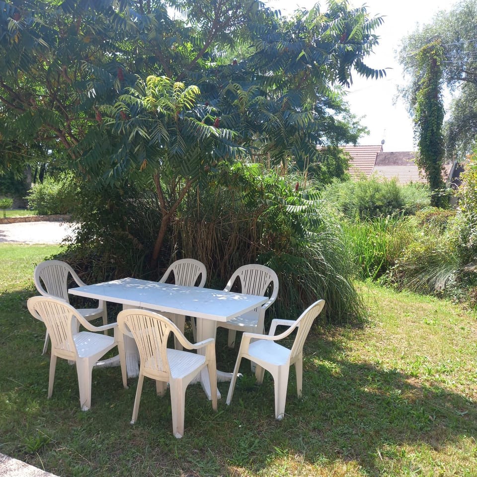 Garden, Dining area