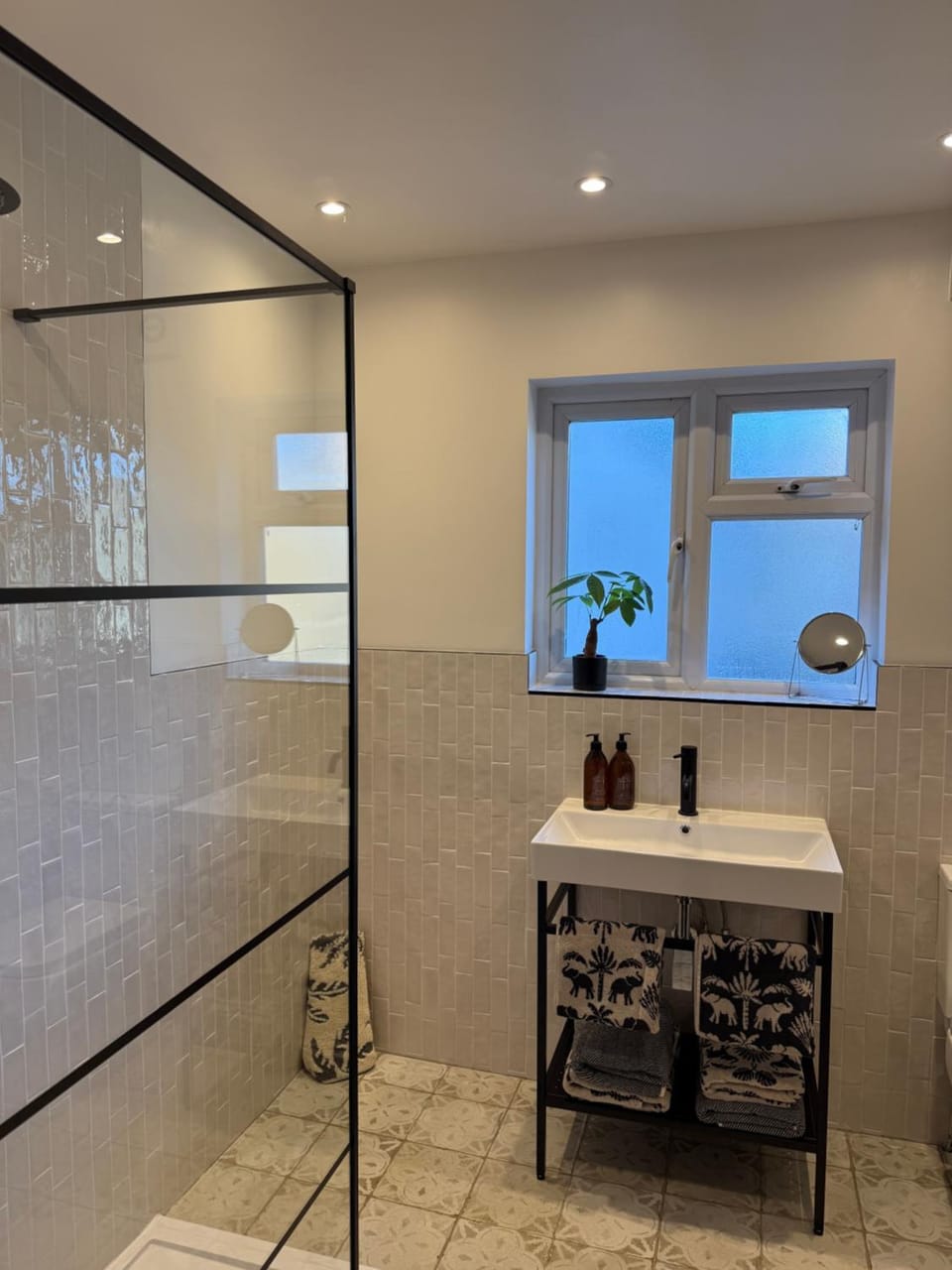 5 Bed Cottage House in Enfield