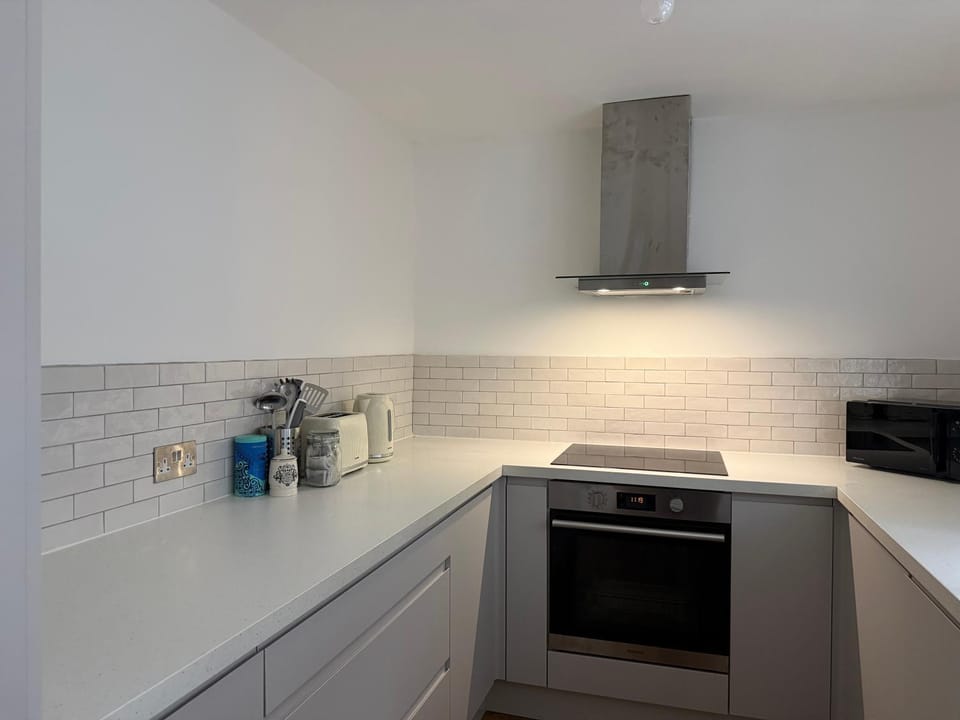 5 Bed Cottage House in Enfield
