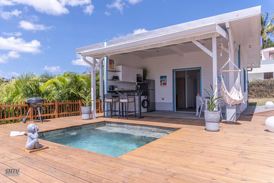 Property building, Patio, Swimming pool