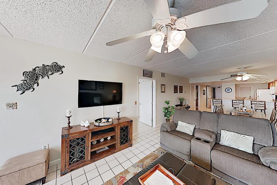 Oceanfront 1st-Floor Condo on SPI: Patio & Pool House in South Padre Island