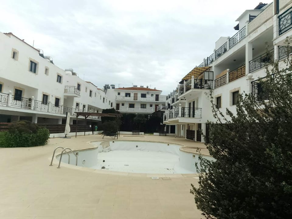 Property building, Garden, Pool view, Swimming pool