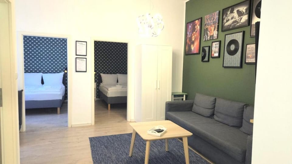 Modern Gesundbrunnen Flat Sleeps 6 Guests Apartment in Berlin