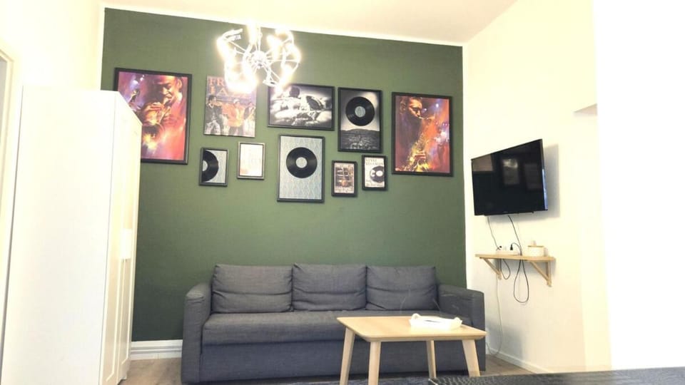 Modern Gesundbrunnen Flat Sleeps 6 Guests Apartment in Berlin