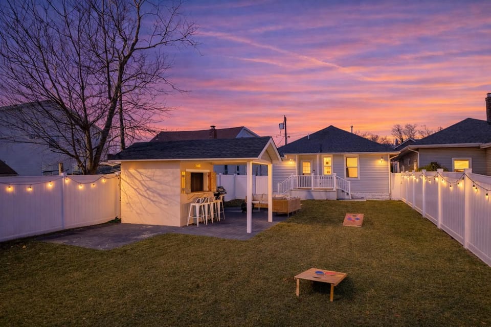 3BR Beach House | Fire Pit & Bar | Steps to Beach House in Long Branch