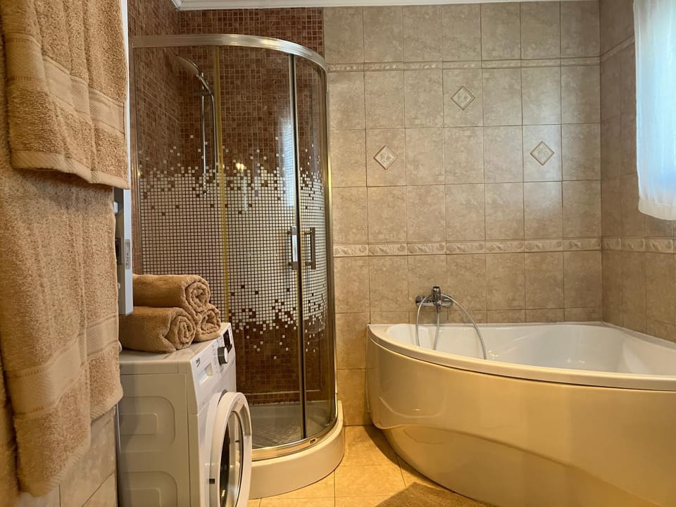 Shower, Bathroom, Garden view, Bath, flat iron, heating, towels, washing machine